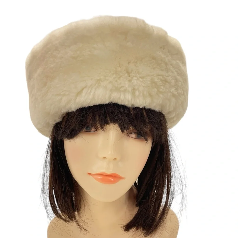 NWOT Sheepskin Hat Small Ivory